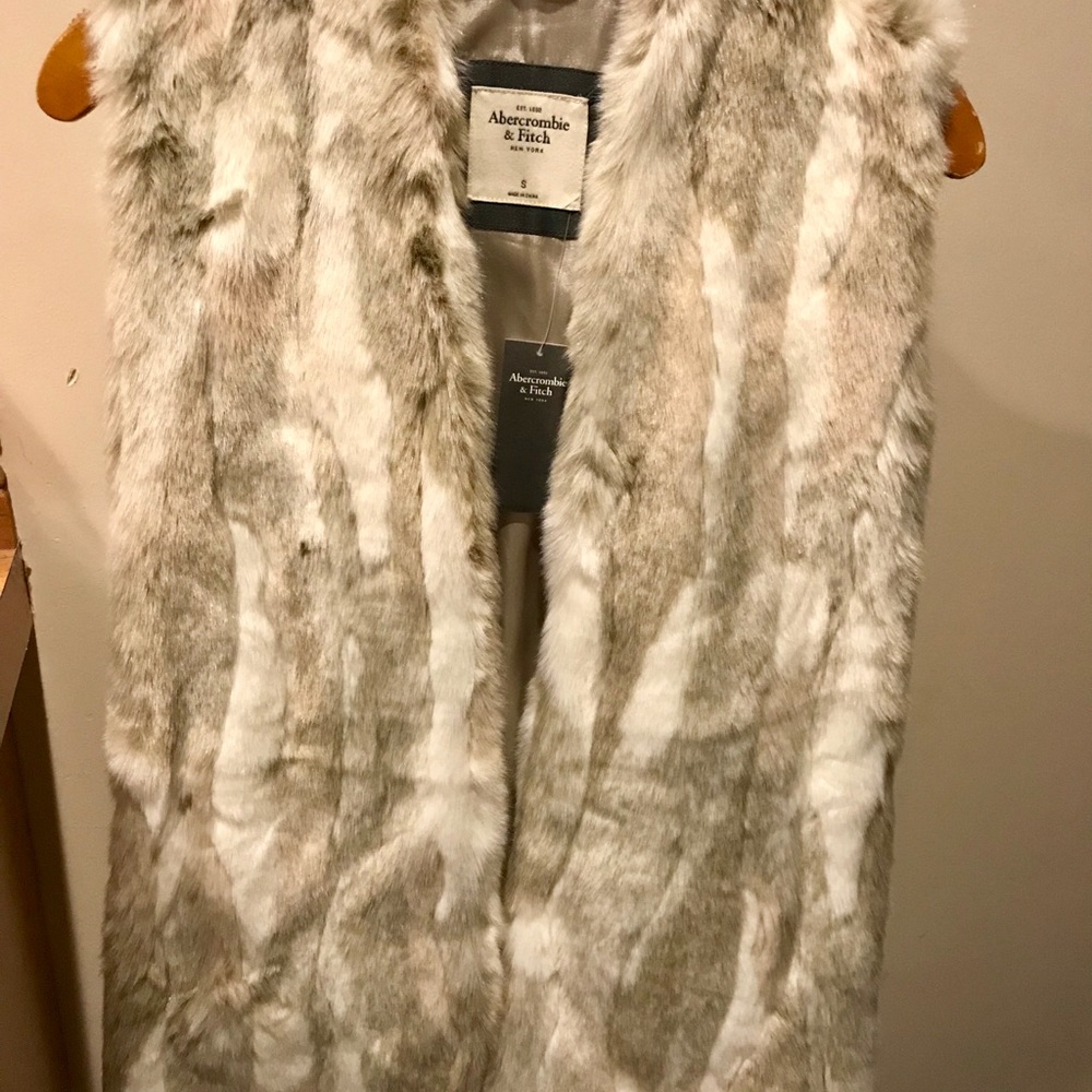 Abercrombie & Fitch Faux Fur Vest